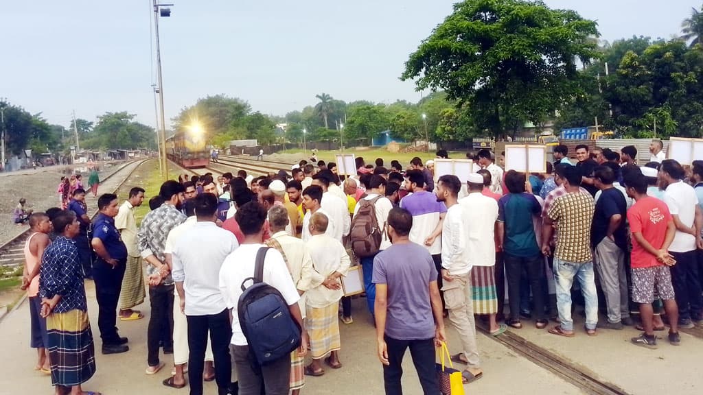 চন্দনা কমিউটার ট্রেনের যাত্রাবিরতি ফরিদপুরে দিতে ৪৮ ঘণ্টার আলটিমেটাম