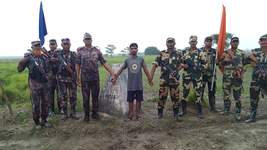 যুবককে বিজিবির হাতে দিল বিএসএফ, হত্যা মামলায় গ্রেপ্তার দেখাল পুলিশ