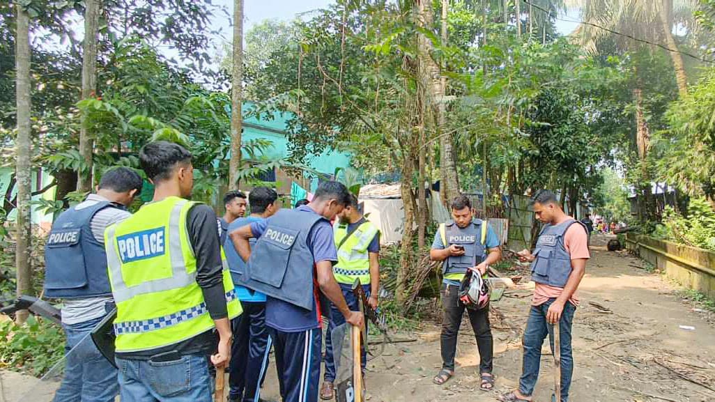 জমি নিয়ে বিরোধে চেয়ারম্যান ও মেম্বার সমর্থকদের মধ্যে সংঘর্ষ