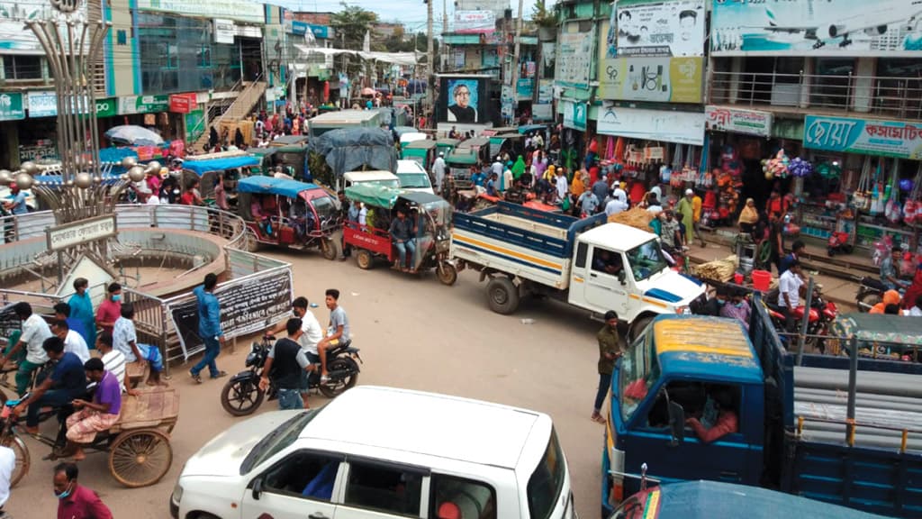 যত্রতত্র পার্কিং ও বেপরোয়া চলাচলে বাড়ছে যানজট