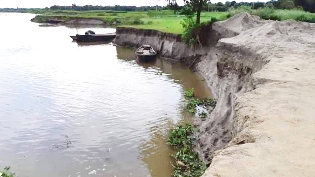 পদ্মায় বাড়ছে পানি, নদীভাঙনের আশঙ্কা