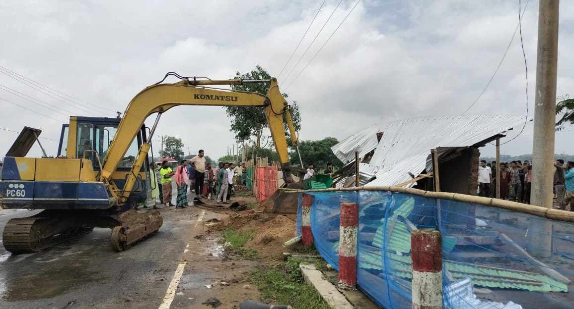 আওয়ামী লীগ নেতার দখলে থাকা খাল ও জমি উদ্ধার করল প্রশাসন