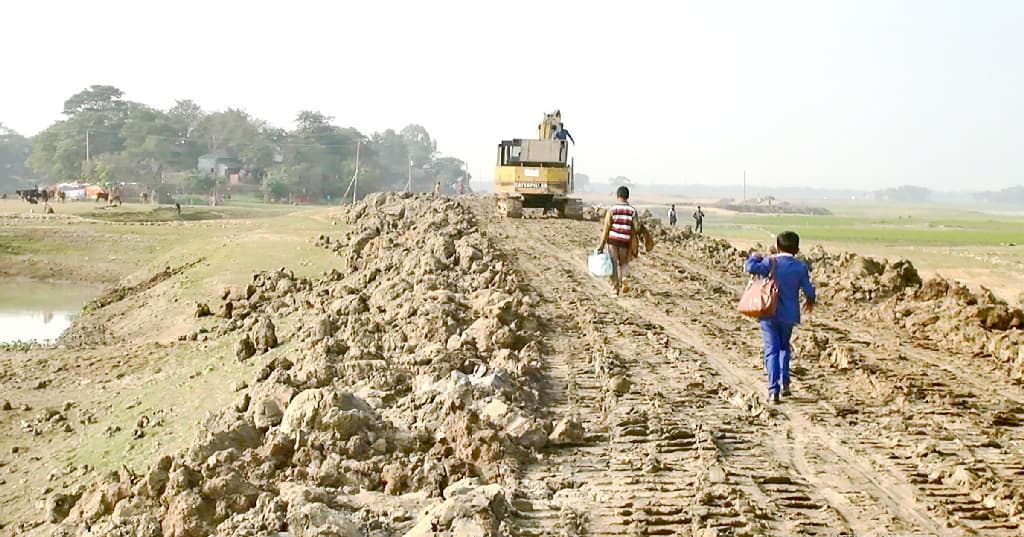 সুনামগঞ্জে ফসল রক্ষা বাঁধ: সময় শেষ, কাজ বাকি ‘অর্ধেক’