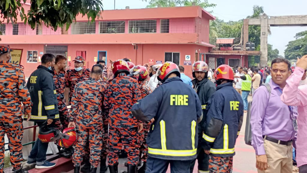 সীতাকুণ্ডে বিস্ফোরণে নিহতদের মধ্যে আছেন ফায়ার সার্ভিসের ৫ কর্মী