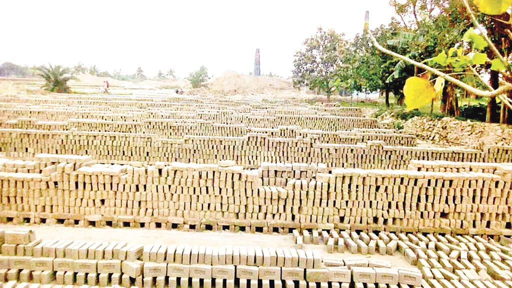 পুঠিয়ায় ছোট আকারের ইটে প্রতারণার শিকার ক্রেতারা