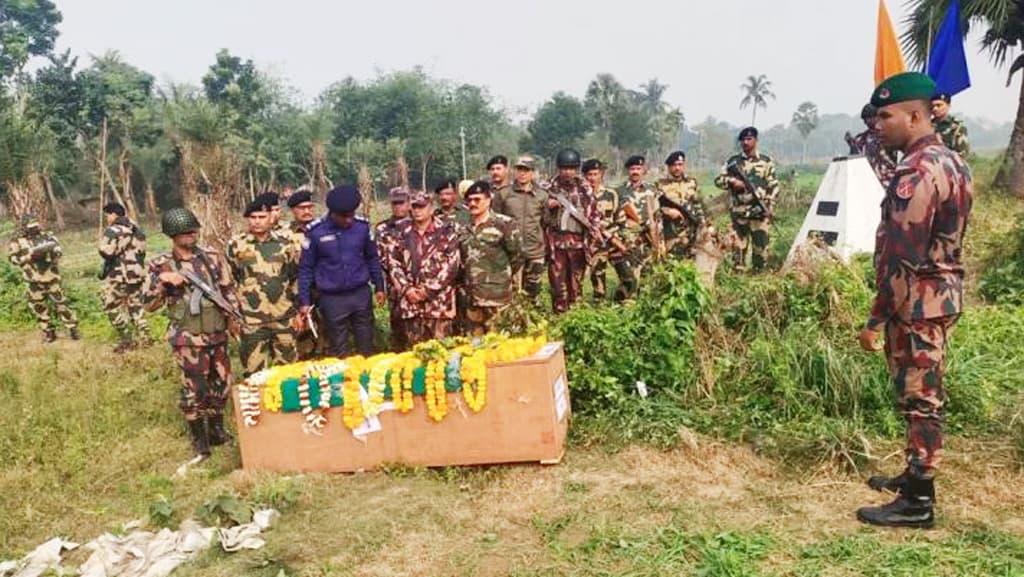 বিজিবির সিপাহি রইশুদ্দীনকে গরু চোরাকারবারি বলছে বিএসএফ