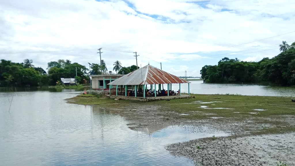 সেই শিক্ষার্থীরা পেল অস্থায়ী শ্রেণিকক্ষ