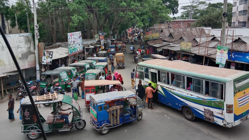 সড়কে পার্কিং, যানজটে নাকাল যাত্রী ও চালক