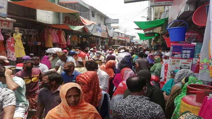 মাদারীপুর চলছে ঈদের কেনাকাটা, বাজারে মানুষের ঢল