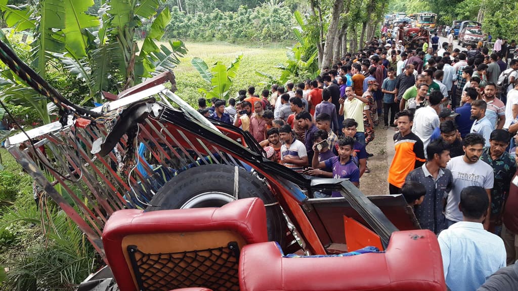 মহাসড়কে মৃত্যুর মিছিল