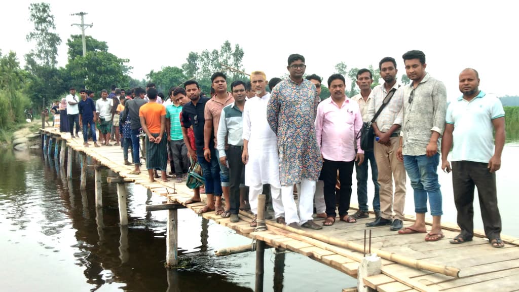 ‘নয়া কাটের বিরিজ হইল, হামরা অনেক খুশি’