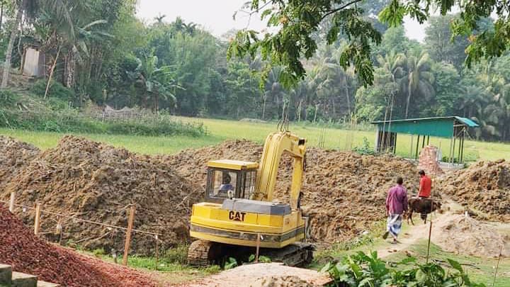 খেলার মাঠে ৫ তলা ভবন নির্মাণের অভিযোগ