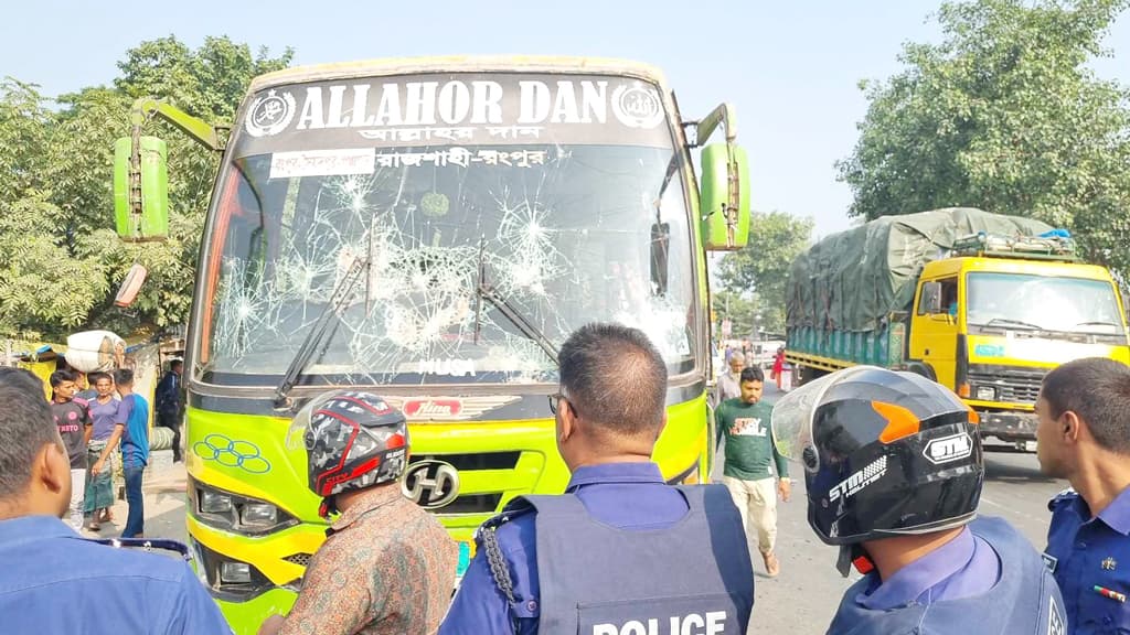 নাটোর থেকে এসে রাজশাহীতে গাড়ি ভাঙচুর, আটক ২