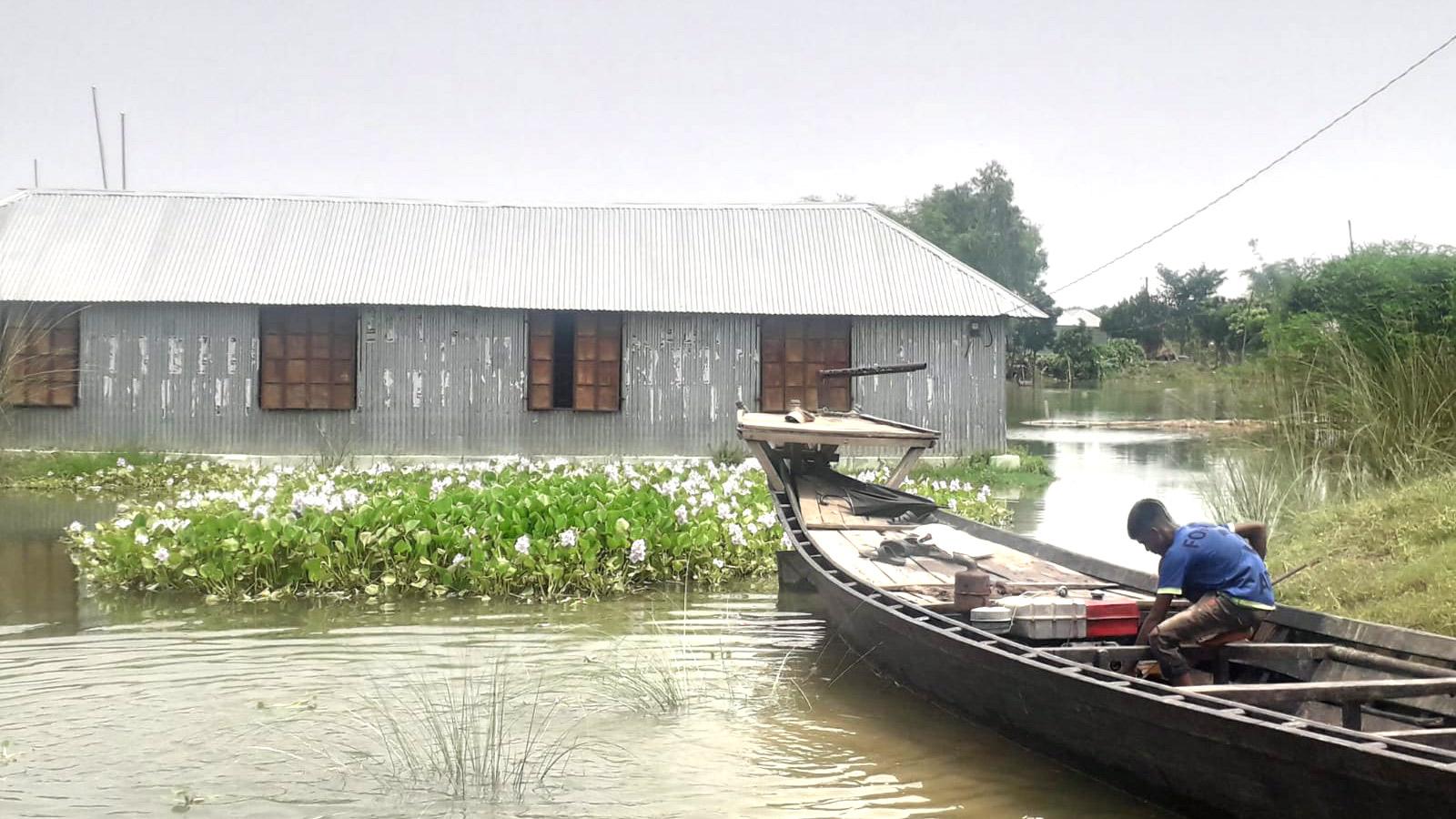 পানিবন্দী ৮ গ্রামের মানুষ