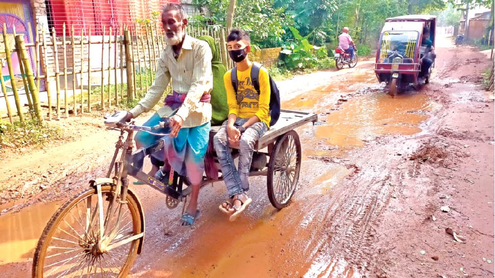 সংস্কার নেই, বেহাল রাস্তা