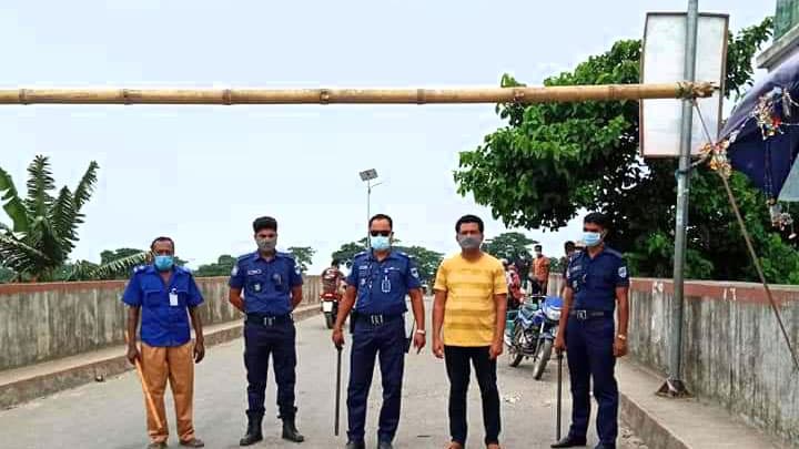 মনিরামপুরে ৫০টি মোটরসাইকেল থানায় দিয়েছে পুলিশ