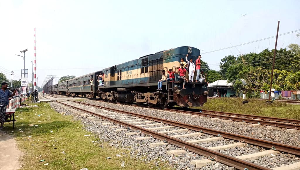 রাজবাড়ী হয়ে পদ্মা সেতু দিয়ে ঢাকায় যাবে আরও দুটি ট্রেন