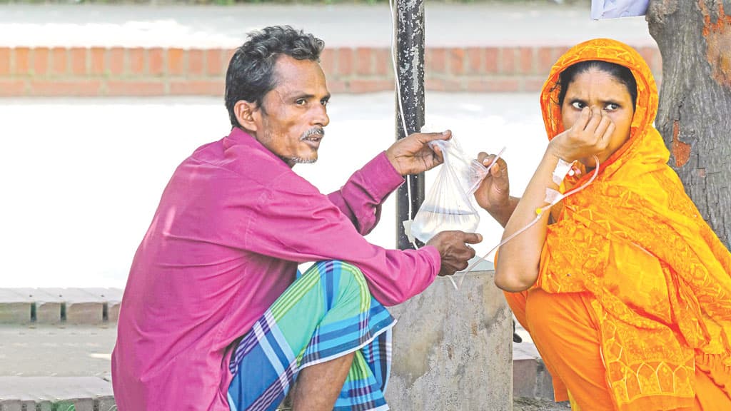 ডেঙ্গু ‘বাণিজ্যে’ অসহায় রোগী