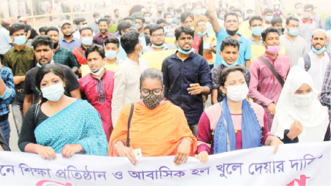 শিক্ষার্থীদের টিকা শেষ করাই একমাত্র চ্যালেঞ্জ