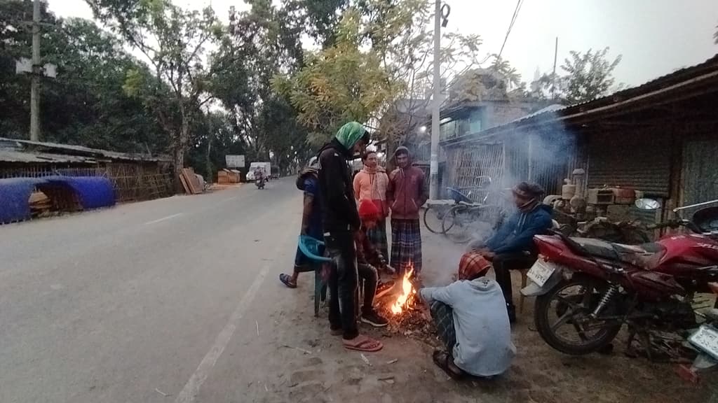 চুয়াডাঙ্গায় শীতে নাকাল মানুষ, আজও বন্ধ স্কুল