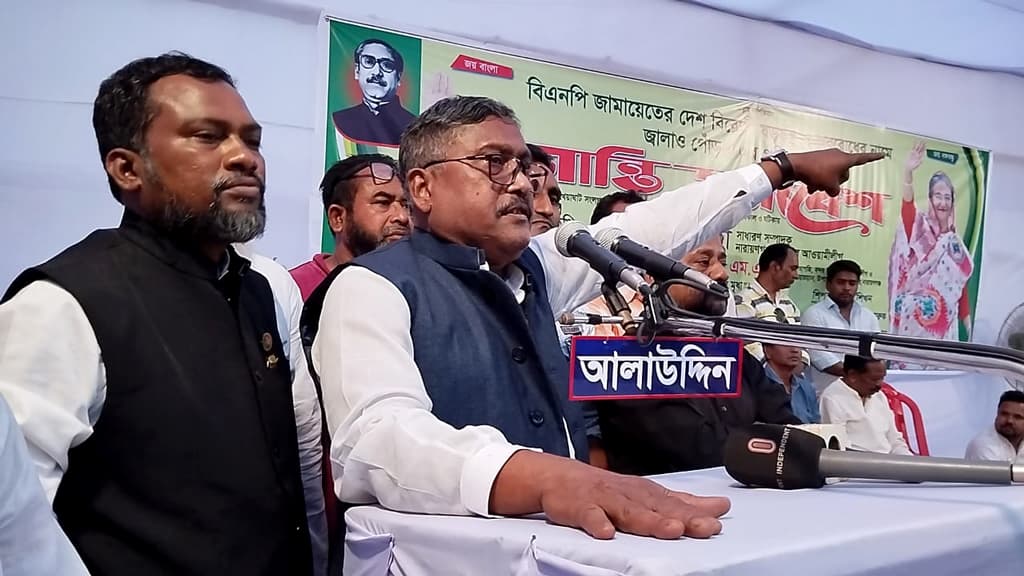 আগুন সন্ত্রাসীদের হাত কেটে আগুনে ফেলতে হবে: না.গঞ্জের আ. লীগ নেতা