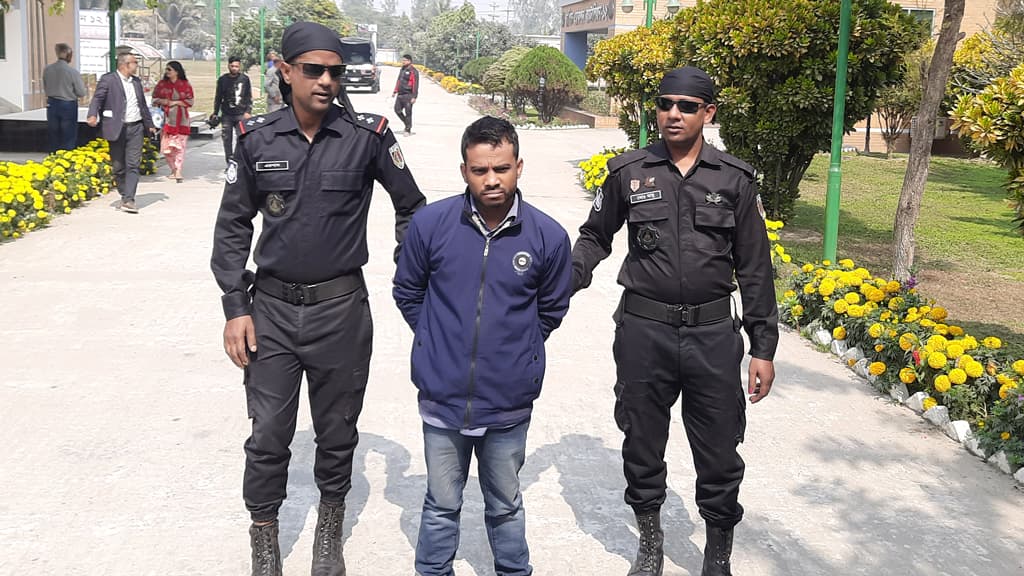 প্রয়াত এমপির গাড়িতে পাচার করা হচ্ছিল ফেনসিডিল, যুবক আটক