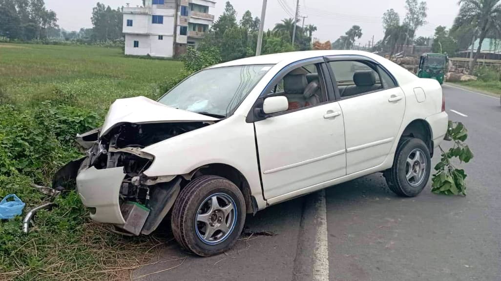 গাছের সঙ্গে প্রাইভেট কারের ধাক্কা, স্বামী-স্ত্রী নিহত