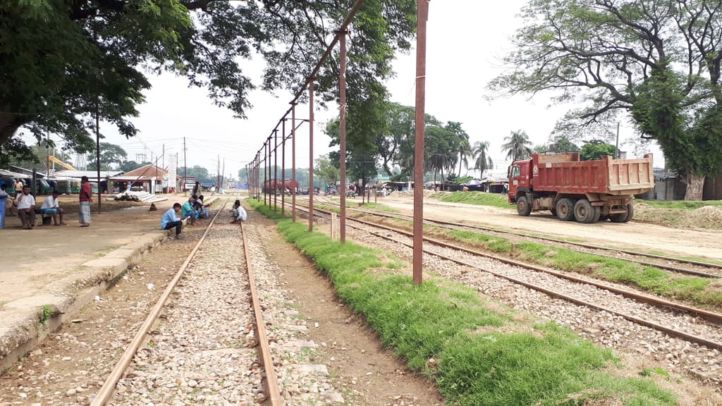 এক বছর ধরে চলছে না ট্রেন