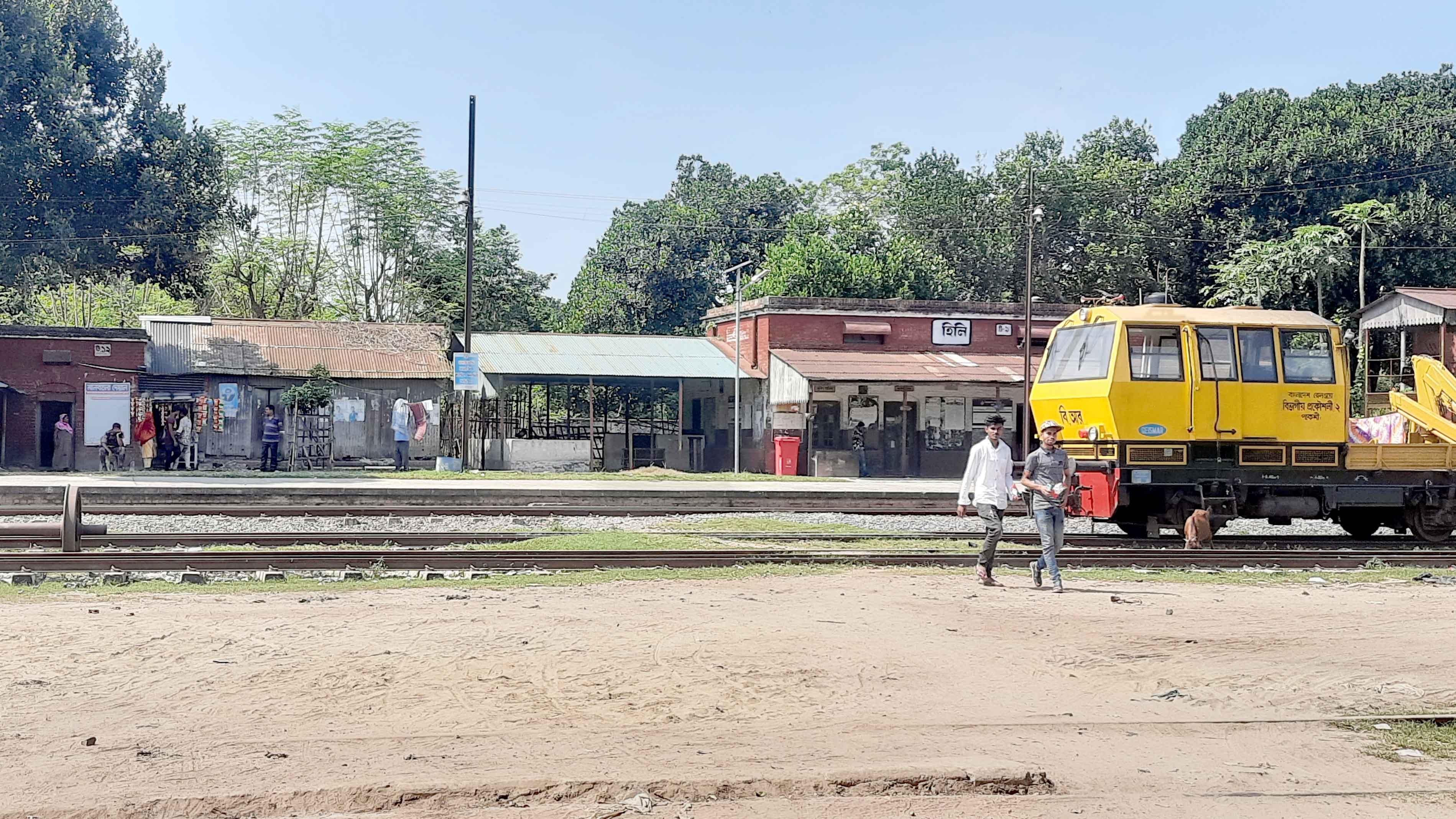 ট্রেন না থামায় স্টেশন ভুতুড়ে