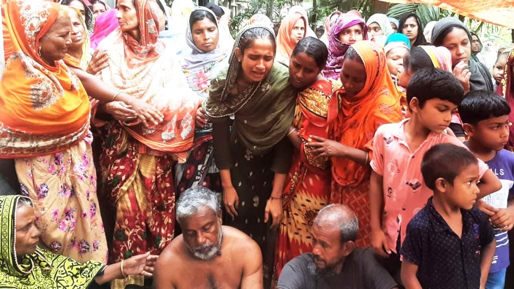 খেলতে গিয়ে ডোবায় পড়ে মামাতো-ফুপাতো ভাইবোনের মৃত্যু