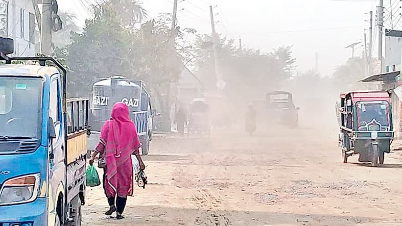 খানাখন্দ-ধুলায় পথ চলা দায়