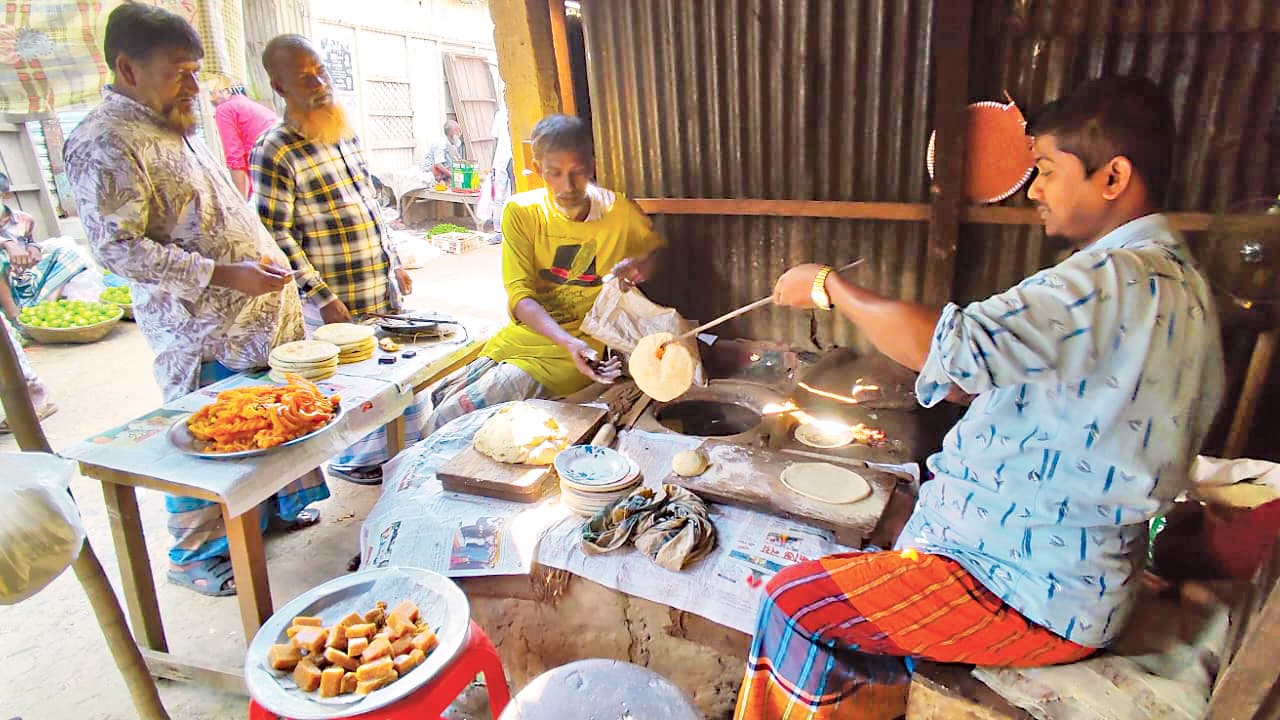 ঐতিহাসিক হাটের ঐতিহ্যবাহী খাবার