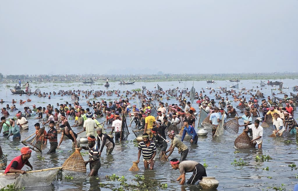 বাউত উৎসবে মাতোয়ারা শৌখিন মৎস্য শিকারিরা