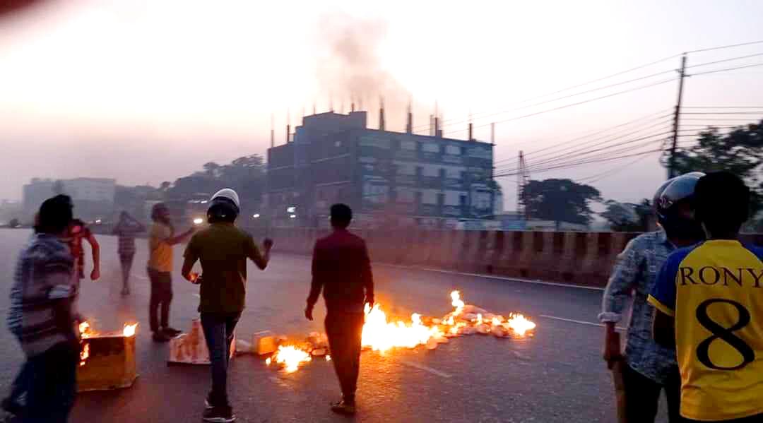 ঢাকা-চট্টগ্রাম মহাসড়কে অবরোধের সমর্থনে মিছিল, আটক ৪