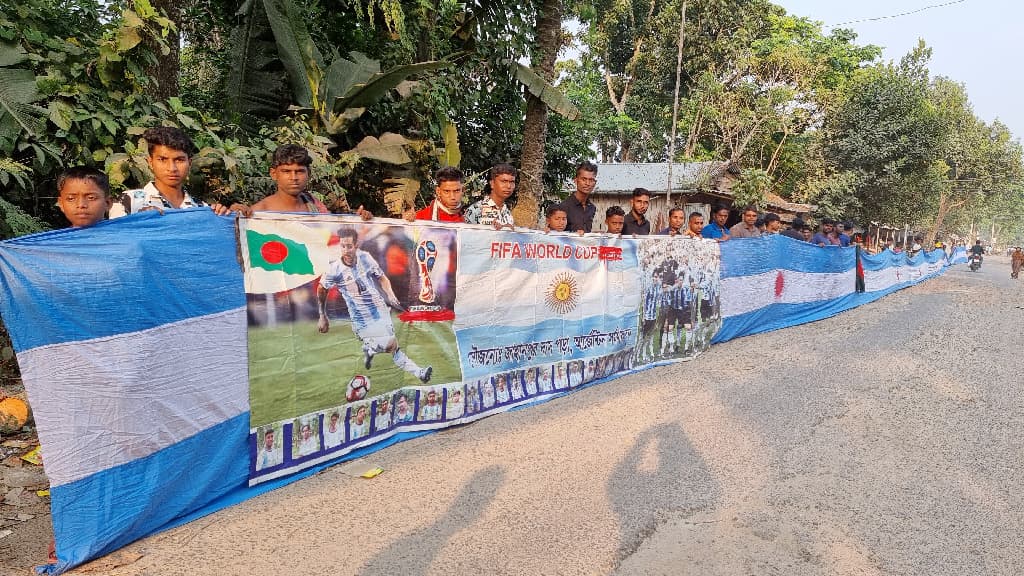 ব্রাজিল সমর্থকদের টক্কর দিতে আর্জেন্টিনার ৫০০ হাত লম্বা পতাকা