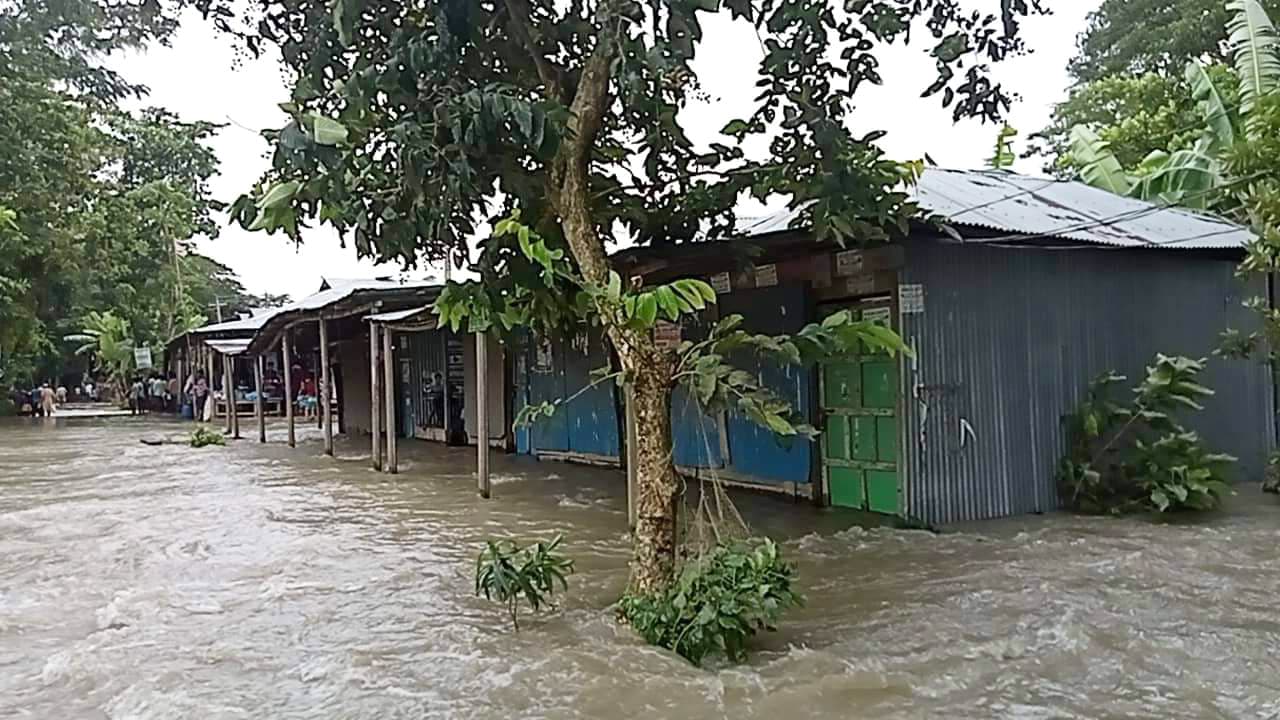 জোয়ারের পানিতে কমলনগরে মেঘনার উপকূলীয় এলাকা প্লাবিত