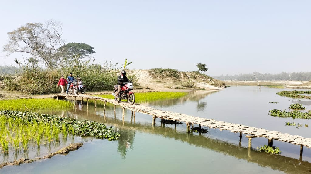 ‘পত্রিকায় লিখে দিয়েন, শেখ হাসিনা যেন আমাদের কষ্টের কথাগুলো জানেন’