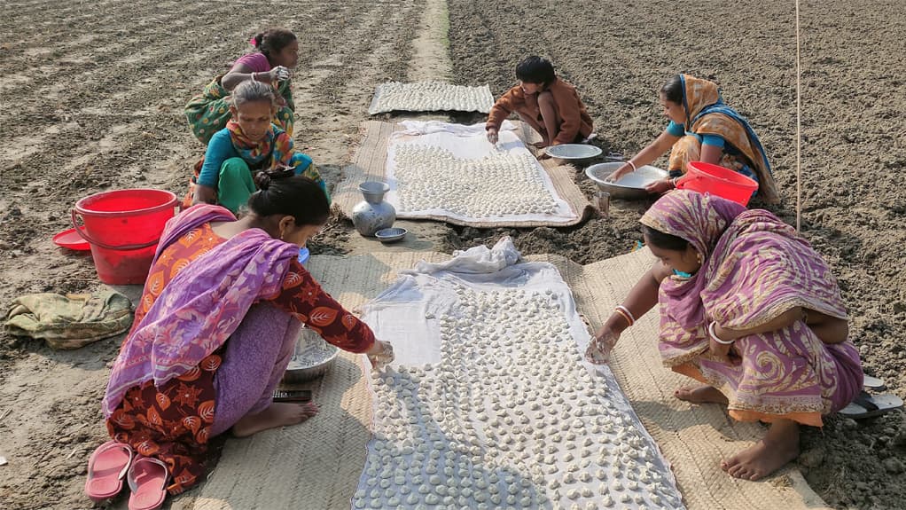 গ্রামে গ্রামে কুমড়ো বড়ি তৈরির ধুম 