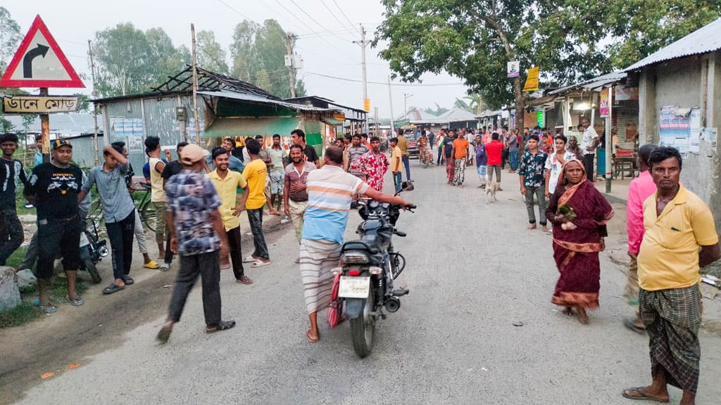 তদন্তে গিয়ে গ্রামবাসীর পিটুনিতে আহত ৪ পুলিশ সদস্য