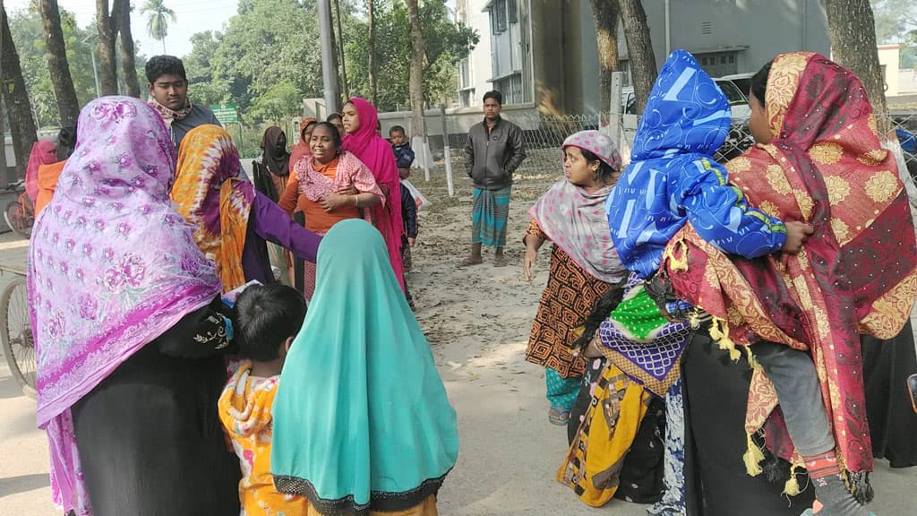 বড়াইগ্রামে ভটভটি উল্টে চালক নিহত