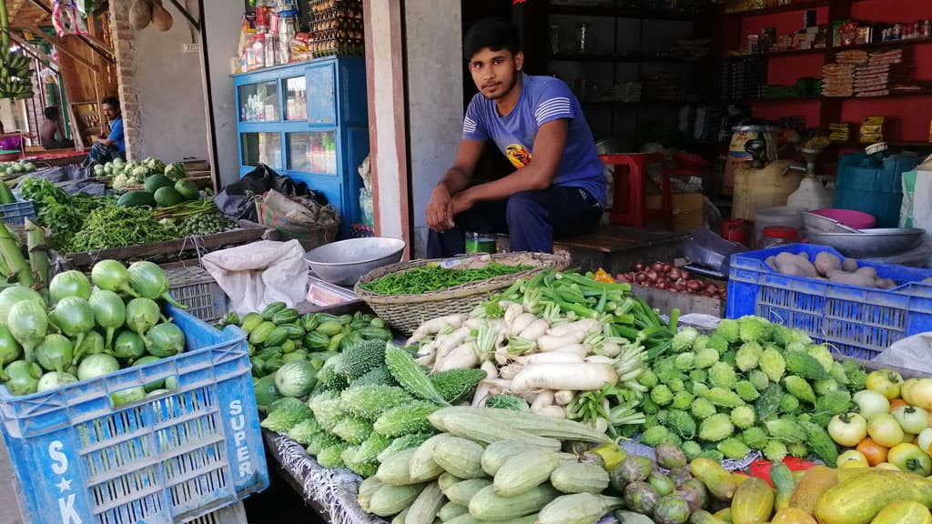 পণ্যমূল্যে দিশেহারা মানুষ