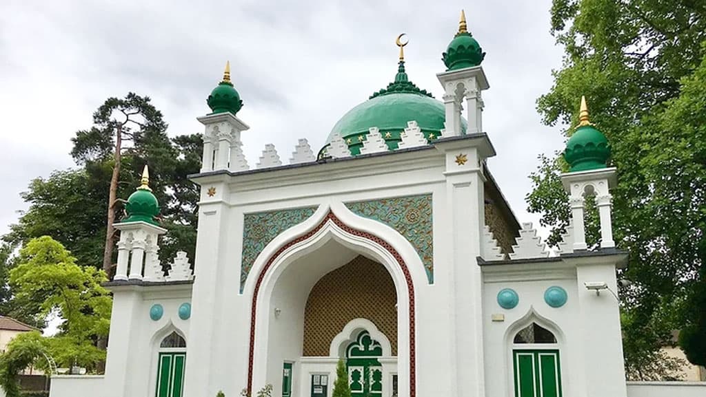 মুসলিম প্রতিষ্ঠান রক্ষায় যুক্তরাজ্যে ১৫ কোটি ডলারের তহবিল