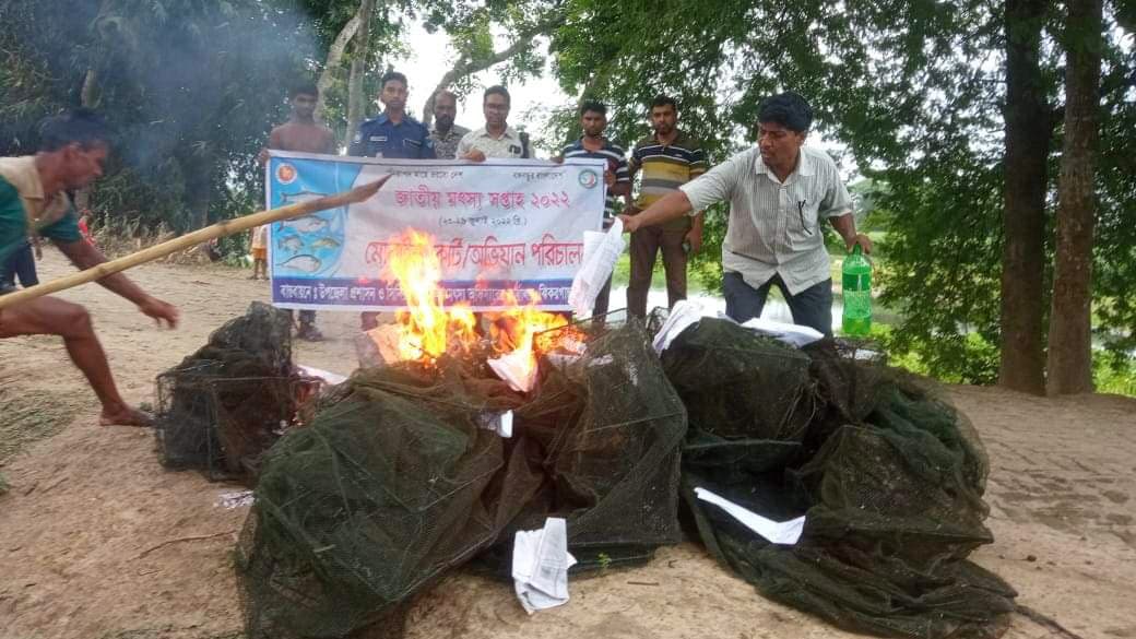 ঝিকরগাছায় ৩০০ মিটার নিষিদ্ধ জাল ধ্বংস করল উপজেলা মৎস্য কার্যালয়