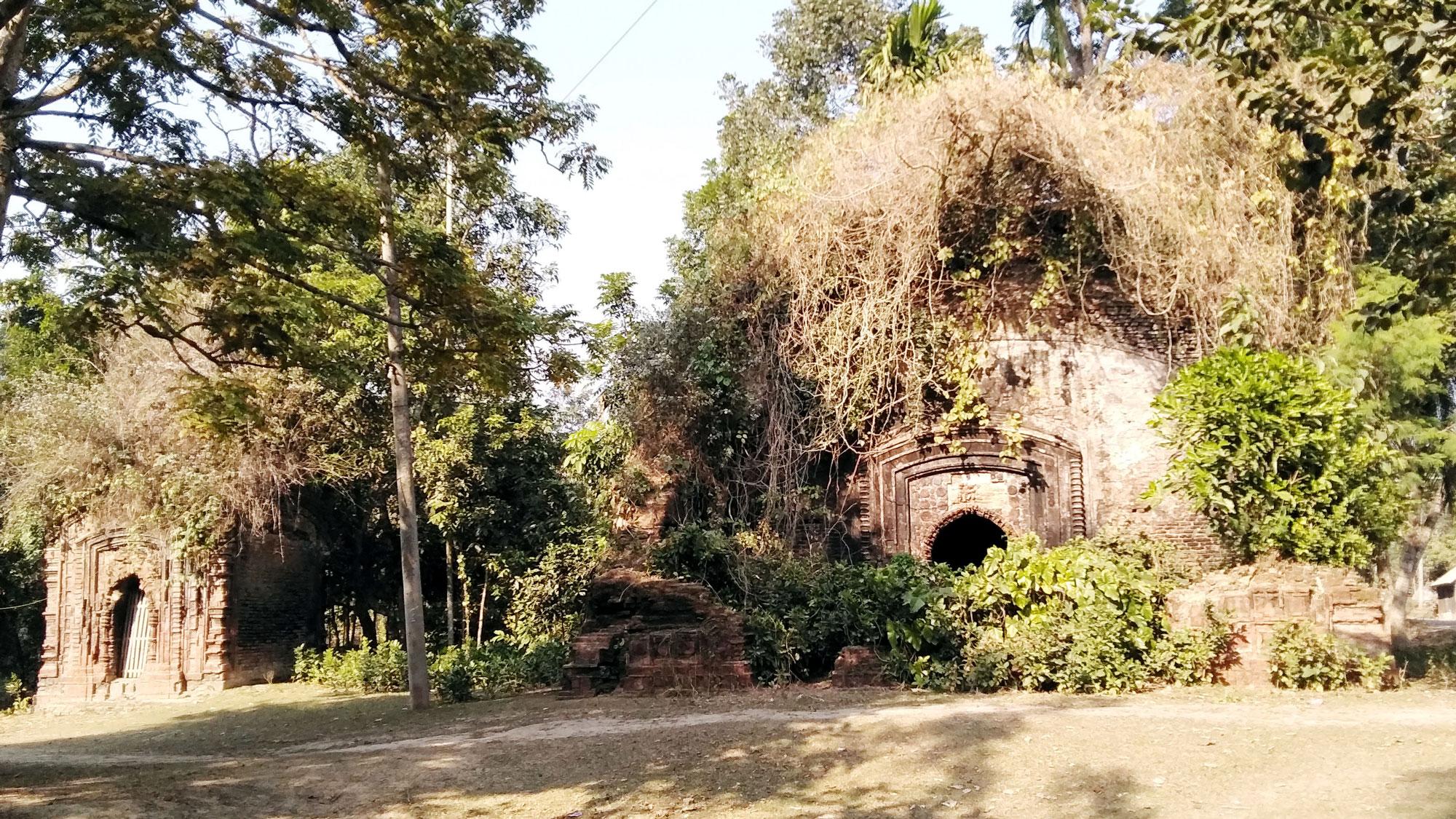 বিলুপ্তির পথে নলিয়ার জোড় বাংলা মন্দির