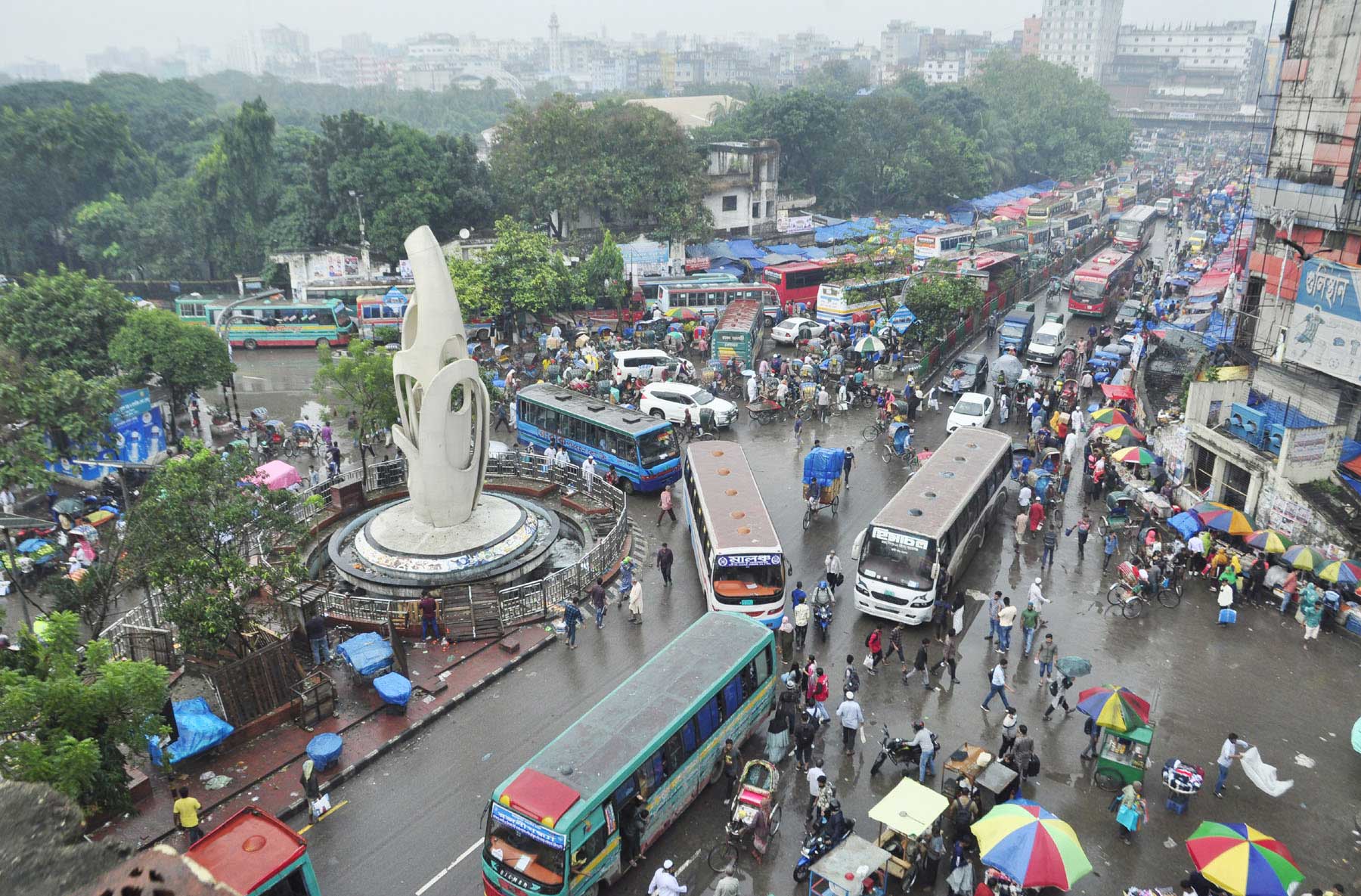 গুঁড়ি গুঁড়ি  বৃষ্টিতে কার্তিকে শীতের আমেজ