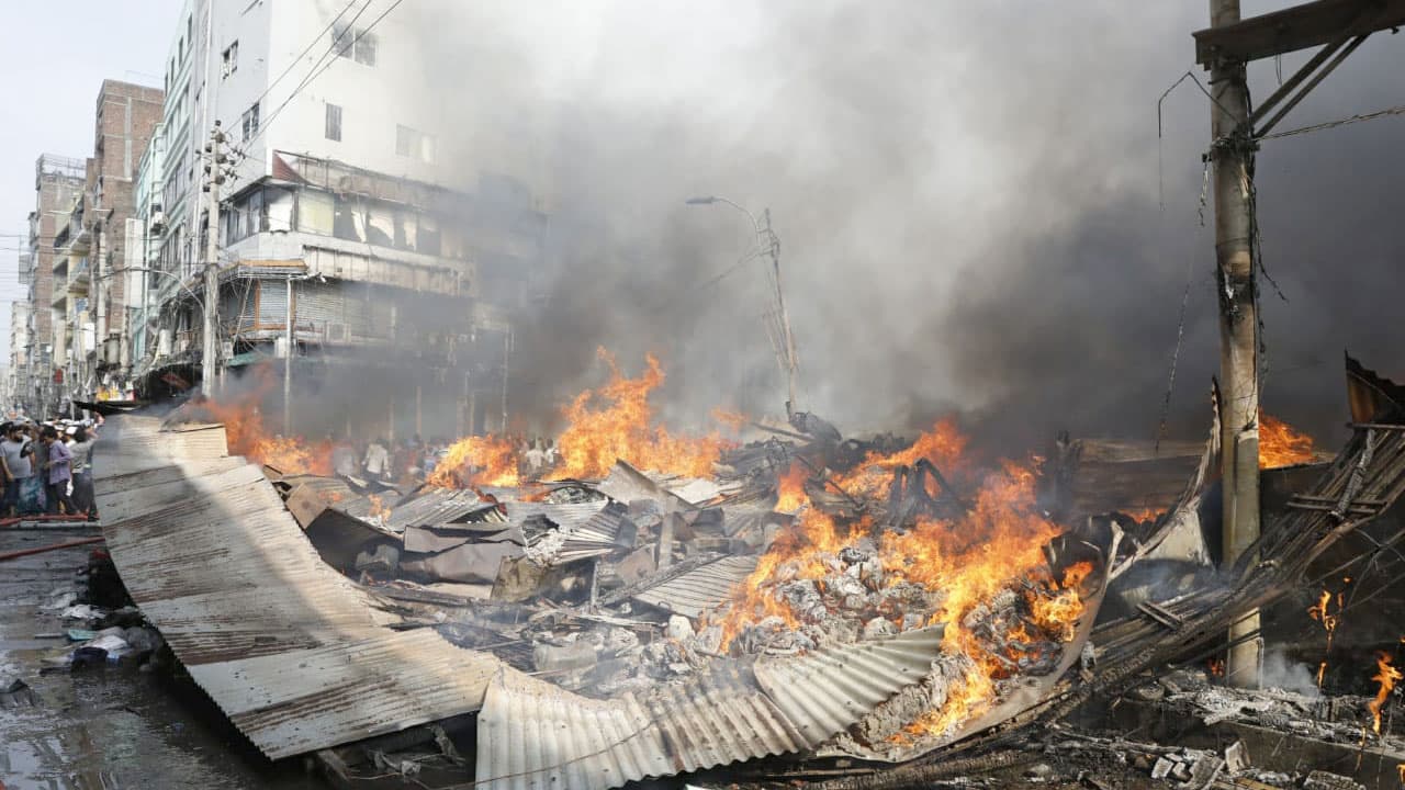 বঙ্গবাজারে আগুন: নাশকতার অভিযোগ দোকান মালিক সমিতির 