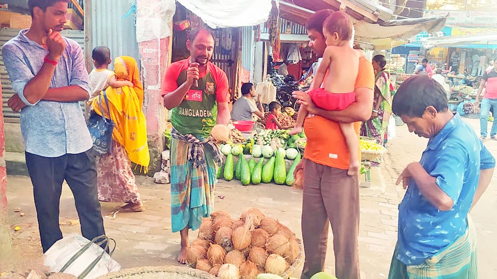 দুর্গাপূজায় তানোরে কদর বাড়ল নারকেলের