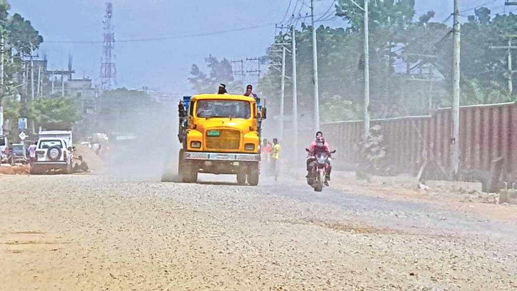 উন্নয়নকাজের ‘ধকল’ বাতাসে