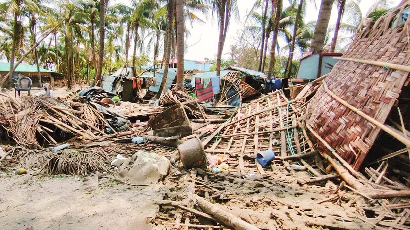 বিধ্বস্ত সেন্ট মার্টিনে কারও ঘর অর্ধেক, কারও নেই