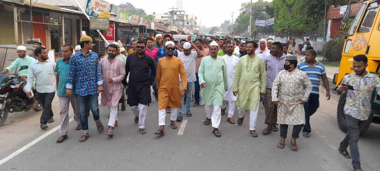 সাব-রেজিস্ট্রারের মামলায় গ্রেপ্তার আ.লীগ নেতার মুক্তির দাবিতে বিক্ষোভ মিছিল